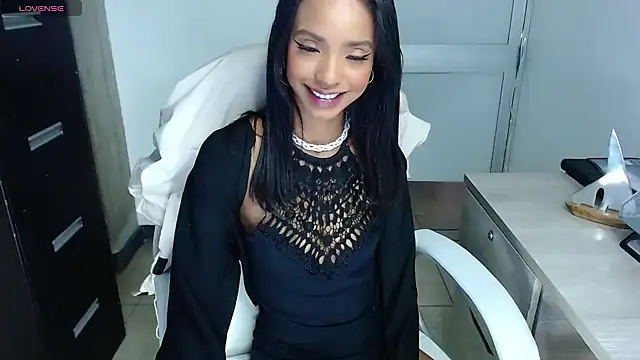 Snapshot of xenia_golden chatting on 03/22/25, 11:42 xenia golden online show from 03/22/25, 11:42