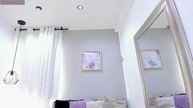 Snapshot of _AlejaCruz_ chatting on 11/14/25, 07:28 AlejaCruz online show from 11/14/25, 07:28