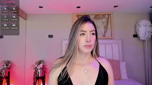Snapshot of _AlejaCruz_ chatting on 05/19/26, 07:43 AlejaCruz online show from 05/19/26, 07:43