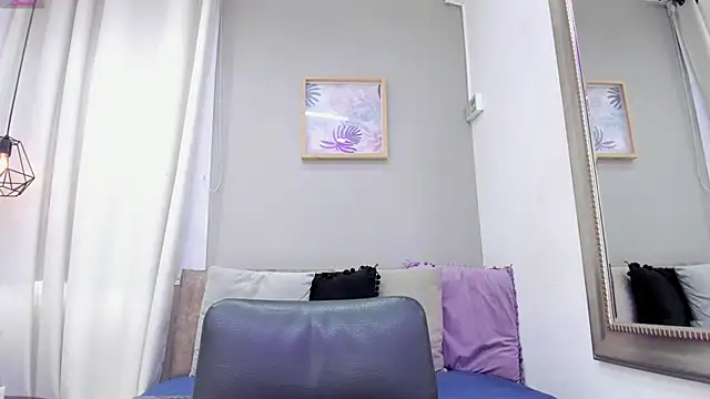 Snapshot of _AlejaCruz_ chatting on 09/27/25, 07:20 AlejaCruz online show from 09/27/25, 07:20