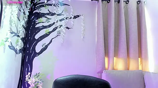 Snapshot of _AlejaCruz_ chatting on 09/19/25, 05:06 AlejaCruz online show from 09/19/25, 05:06