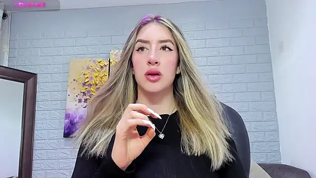 Snapshot of _AlejaCruz_ chatting on 12/19/25, 07:27 AlejaCruz online show from 12/19/25, 07:27