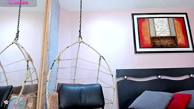 Snapshot of _AlejaCruz_ chatting on 02/25/26, 05:35 AlejaCruz online show from 02/25/26, 05:35