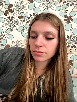 Snapshot of adel_secret chatting on 09/10/25, 11:31 adel secret online show from 09/10/25, 11:31