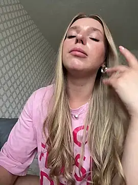 Snapshot of adel_secret chatting on 07/10/26, 01:22 adel secret online show from 07/10/26, 01:22