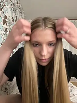 Snapshot of adel_secret chatting on 04/17/26, 08:22 adel secret online show from 04/17/26, 08:22