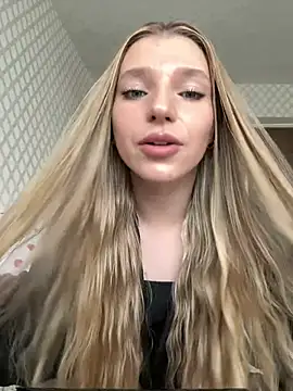 Snapshot of adel_secret chatting on 05/31/26, 10:43 adel secret online show from 05/31/26, 10:43
