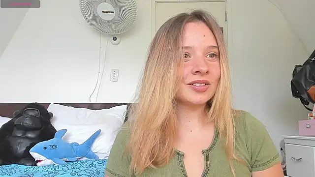 Sophy Bunny online show from 05/06/26, 04:11