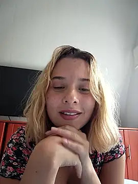 Snapshot of Sophy_Bunny chatting on 09/25/25, 05:30 Sophy Bunny online show from 09/25/25, 05:30