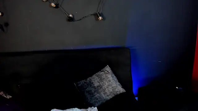 Snapshot of Charlotte__Brown_ chatting on 02/17/25, 01:44 Charlotte Brown online show from 02/17/25, 01:44