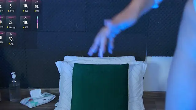 GinaMence online show from 11/26/25, 02:39