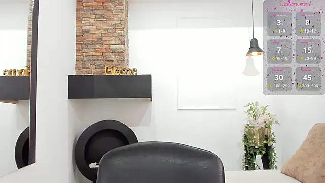  LaraMom  online show from 11/05/25, 05:49