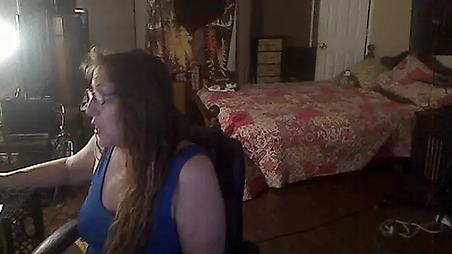 Snapshot of Ireallysquirt chatting on 09/22/25, 01:44 Ireallysquirt online show from 09/22/25, 01:44