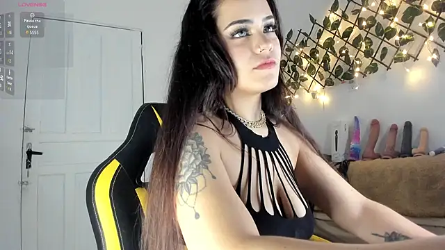 Snapshot of Chica_hot_dirty chatting on 03/10/25, 09:51 Chica hot dirty online show from 03/10/25, 09:51