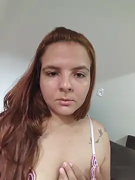 Snapshot of Bruninha_Hot10 chatting on 04/27/26, 06:50 Bruninha Hot10 online show from 04/27/26, 06:50