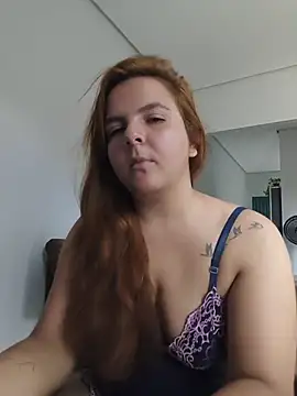 Snapshot of Bruninha_Hot10 chatting on 05/15/26, 04:27 Bruninha Hot10 online show from 05/15/26, 04:27