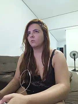 Snapshot of Bruninha_Hot10 chatting on 06/07/26, 06:40 Bruninha Hot10 online show from 06/07/26, 06:40