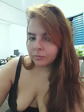 Snapshot of Bruninha_Hot10 chatting on 06/01/26, 12:44 Bruninha Hot10 online show from 06/01/26, 12:44