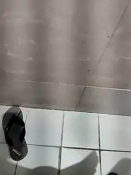 Snapshot of joejoe7 chatting on 10/18/25, 01:40 joejoe7 online show from 10/18/25, 01:40