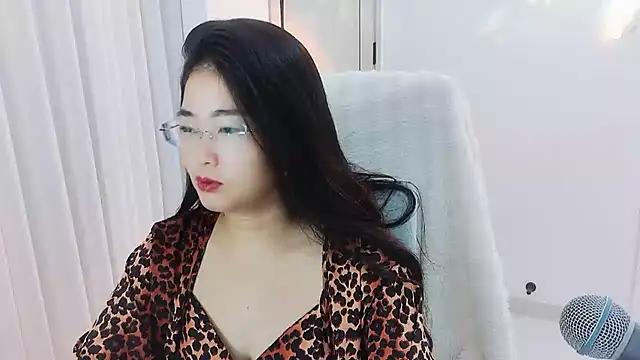 Floor oo online show from 09/18/25, 02:53