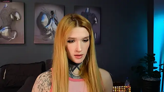 Snapshot of SophieInkk chatting on 03/09/25, 07:59 SophieInkk online show from 03/09/25, 07:59
