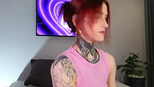 SophieInkk online show from 10/29/25, 04:22