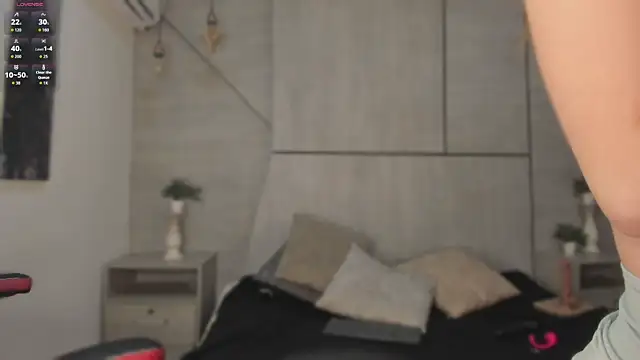 Snapshot of jenaa_ chatting on 06/17/26, 12:37 jenaa online show from 06/17/26, 12:37