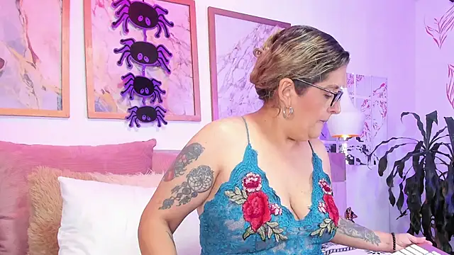 ValeryHart1 online show from 10/09/25, 12:49