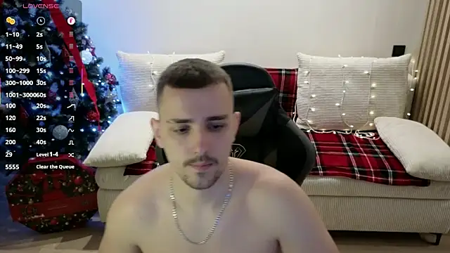 Larstar01 online show from 12/04/25, 11:48