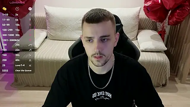 Larstar01 online show from 11/18/25, 09:07