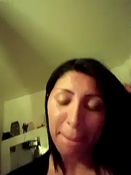 Snapshot of tiffani__love chatting on 10/17/25, 01:42 tiffani  love online show from 10/17/25, 01:42