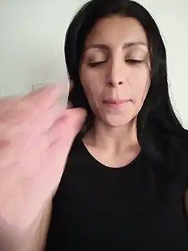 tiffani  love online show from 06/07/26, 05:40