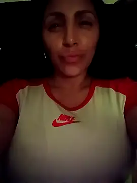Snapshot of tiffani__love chatting on 09/18/25, 02:14 tiffani  love online show from 09/18/25, 02:14