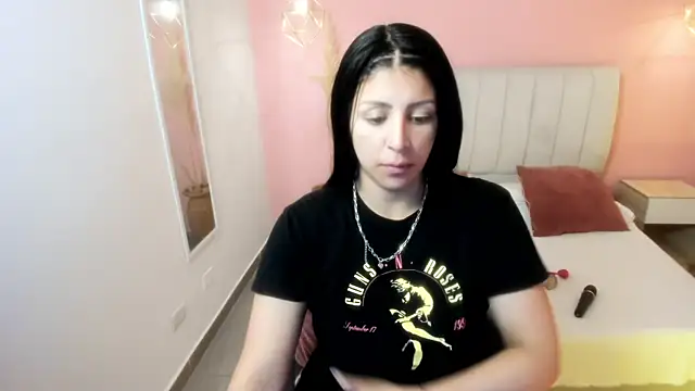 Snapshot of tiffani__love chatting on 03/08/25, 01:36 tiffani  love online show from 03/08/25, 01:36