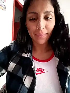 Snapshot of tiffani__love chatting on 09/19/25, 12:20 tiffani  love online show from 09/19/25, 12:20