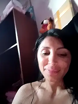 Snapshot of tiffani__love chatting on 10/20/25, 10:21 tiffani  love online show from 10/20/25, 10:21
