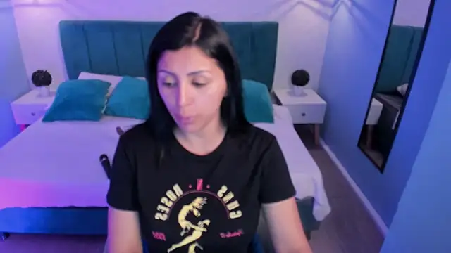 Snapshot of tiffani__love chatting on 02/26/25, 12:38 tiffani  love online show from 02/26/25, 12:38