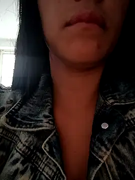 tiffani  love online show from 11/28/25, 09:04