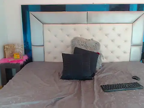 Snapshot of kerliythariana chatting on 05/17/26, 12:10 kerliythariana online show from 05/17/26, 12:10