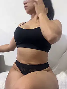 lulu kis online show from 11/18/25, 04:16