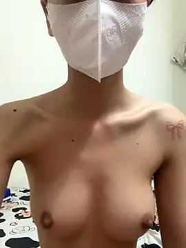 Lucy-Gold online show from 10/06/25, 11:22