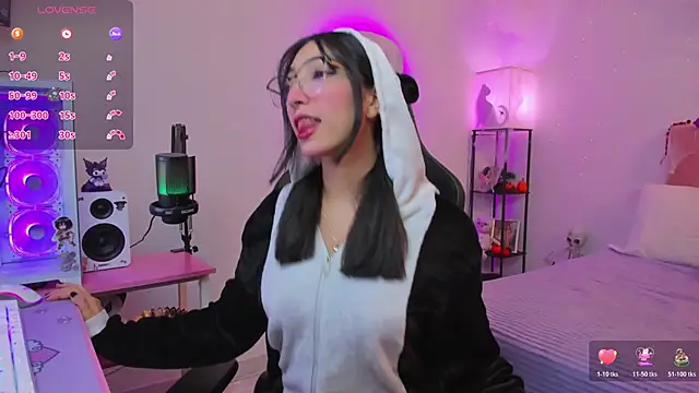 MarianaBranzz online show from 10/22/25, 09:13