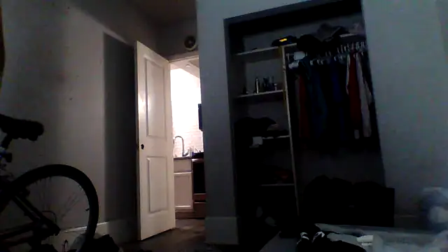 Snapshot of bigdick5157 chatting on 10/25/25, 07:03 bigdick5157 online show from 10/25/25, 07:03