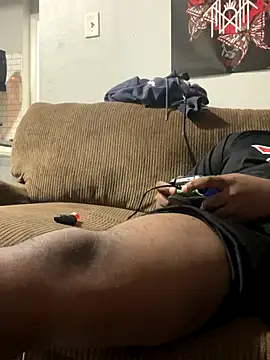 Snapshot of bigdick5157 chatting on 11/25/25, 03:18 bigdick5157 online show from 11/25/25, 03:18