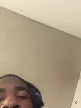 Snapshot of bigdick5157 chatting on 12/01/25, 03:40 bigdick5157 online show from 12/01/25, 03:40