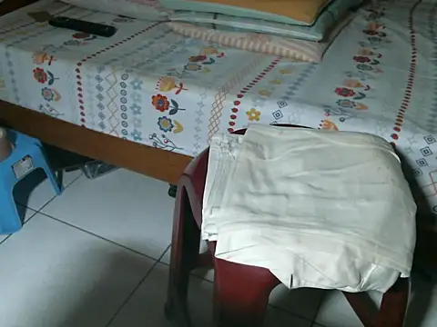 triangle0623 online show from 10/08/25, 10:17