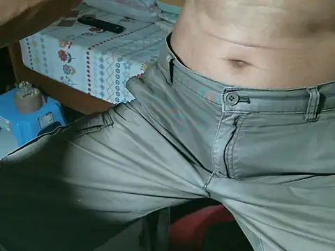 triangle0623 online show from 10/01/25, 10:20