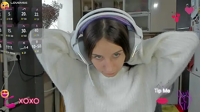 Snapshot of _Nika_Kik chatting on 10/08/25, 07:54 Nika Kik online show from 10/08/25, 07:54
