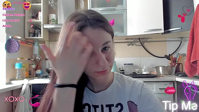 Snapshot of _Nika_Kik chatting on 03/07/25, 06:46 Nika Kik online show from 03/07/25, 06:46