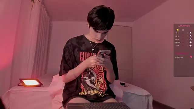 Snapshot of ianstar_599 chatting on 01/08/25, 01:11 ianstar 599 online show from 01/08/25, 01:11